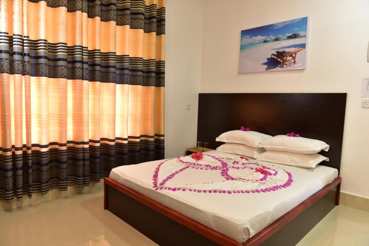 Moodhumaa Inn Guraidhoo  Buitenkant foto