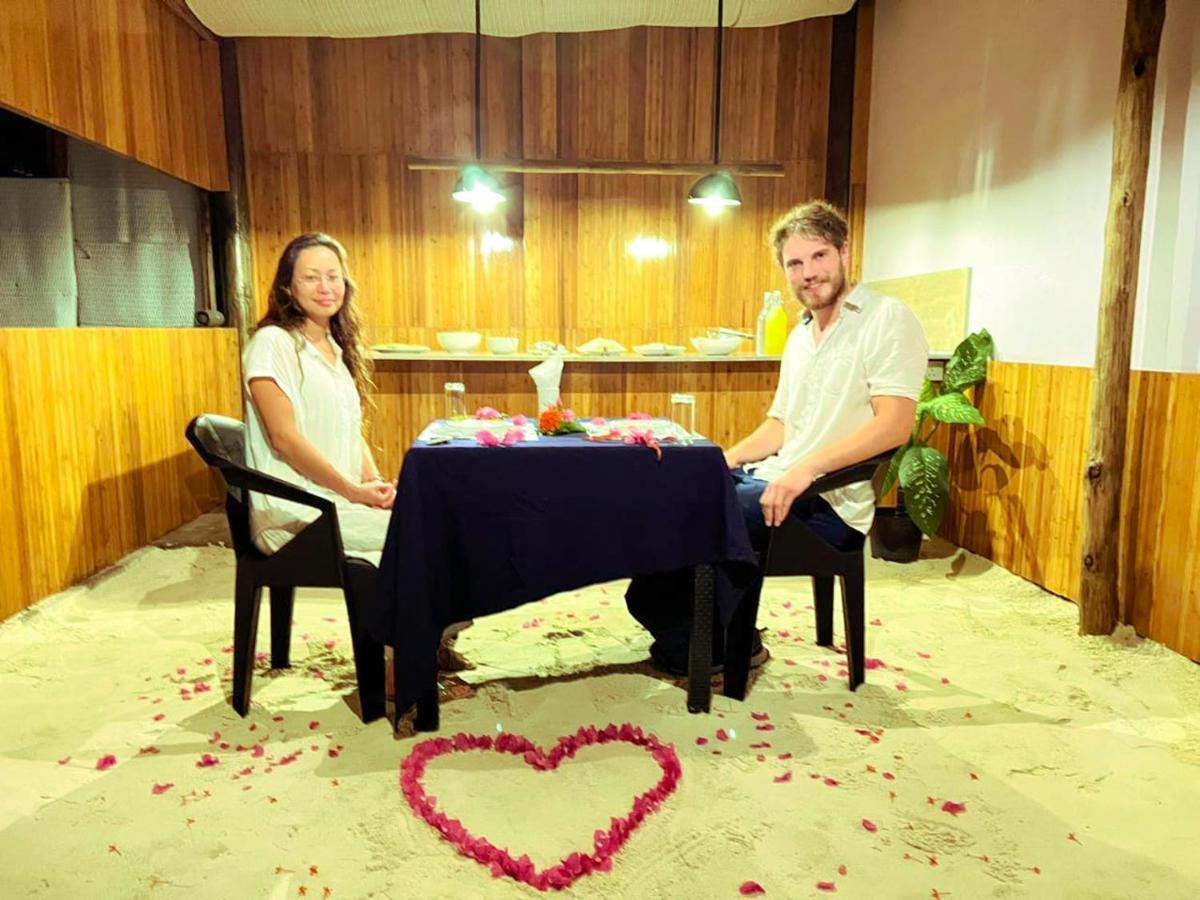 Moodhumaa Inn Guraidhoo  Buitenkant foto